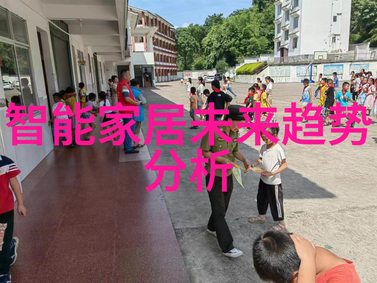 在客廳裝修改善應對不同天氣時期有什麼特殊設計需要注意嗎