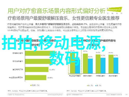 在这个温馨的中式客厅里墙上的古色古香的书柜和精致的木雕屏风与柔和的灯光交相辉映营造出一种回忆往昔怀旧